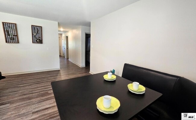 Building Photo - 923 Fortune Dr