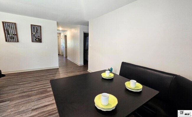 Foto del edificio - 923 Fortune Dr