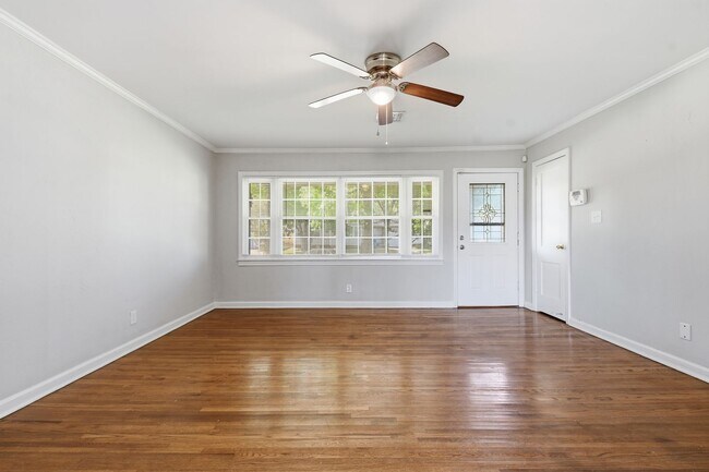 Foto del edificio - Remodeled Midtown Tulsa Bungalow – Classic Charm with Modern Updates!