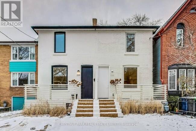 Building Photo - 220 Albany Ave