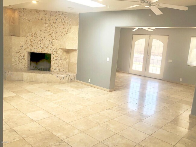 Foto del edificio - 2035 E Orangewood Ave