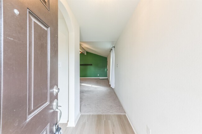 Foto del edificio - 15238 Snowdrop Field Dr