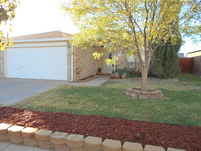 Foto del edificio - Beautiful 3/2/2 with a Large Master Bedroom