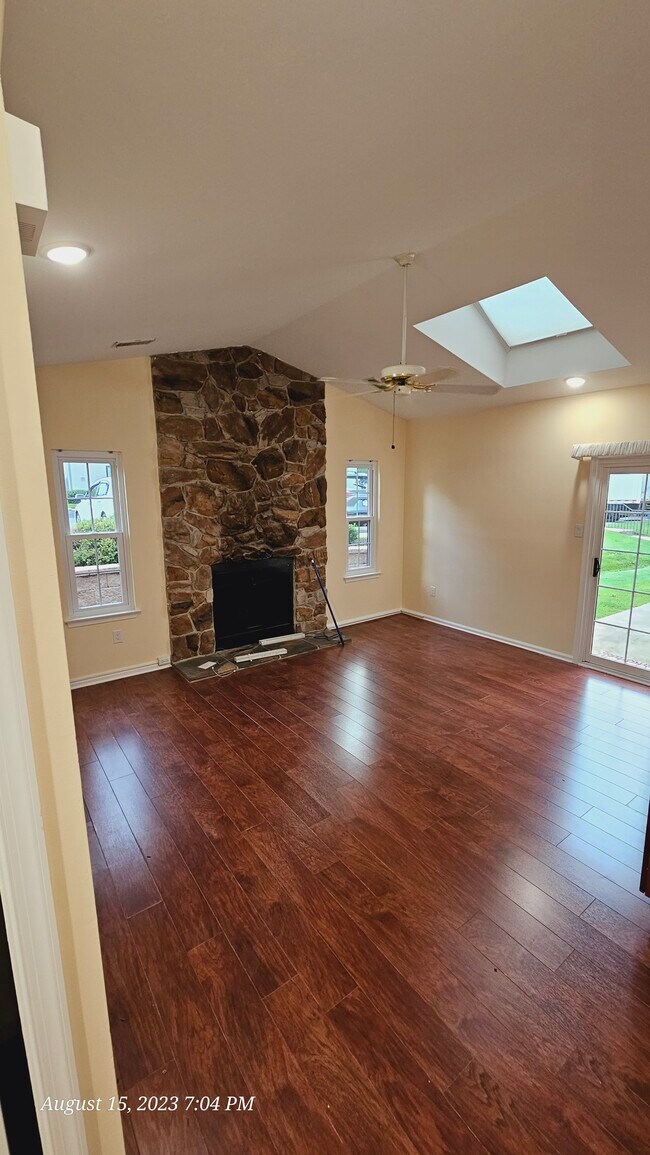 Building Photo - 451 Redbud Ct
