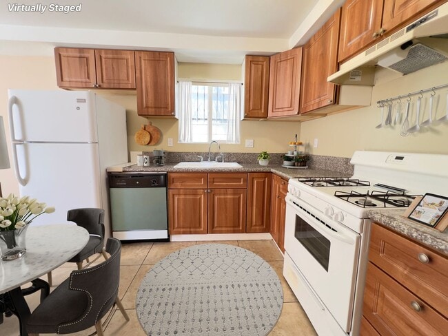 Photo - 1275 W 39th St Apartment