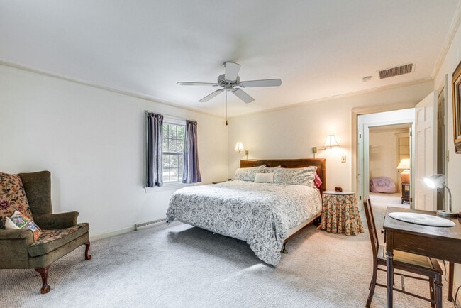 Building Photo - 552 Rio Vista