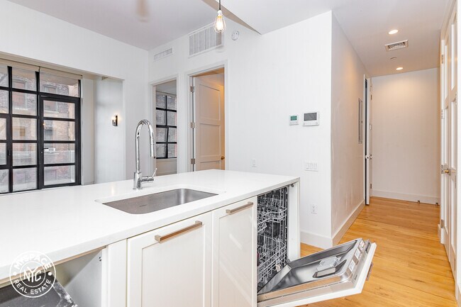 Foto del edificio - 41-21 28th St
