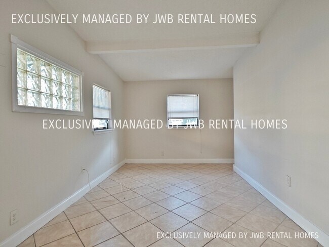 Foto del edificio - 8120 Joffre Dr