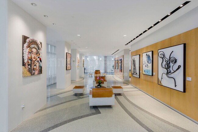 Foto del edificio - 150 E Robinson St