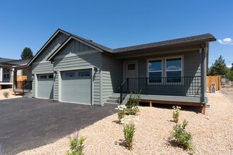 Building Photo - 3088-3088 SW 46th St