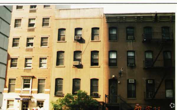 Foto principal - 329 E 17th St