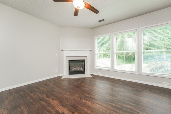 Foto del edificio - 4229 Annlette Dr NW