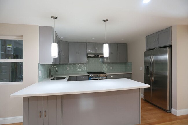 Building Photo - OPEN HOUSE: Thursday(2/15)6:40pm-7pm Large...