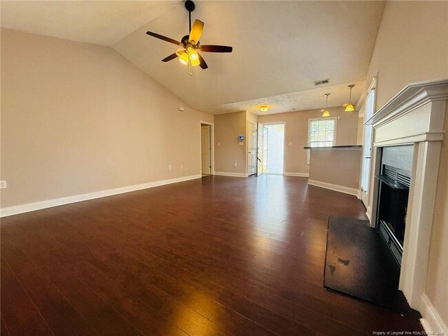 Building Photo - 318 Hawthorn Dr