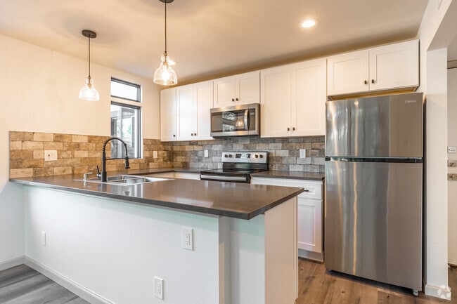 1BR, 1BA - Kitchen - Nuvo Beaumonde