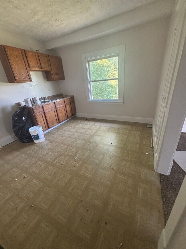 Building Photo - 4bd Single Cash Pay/Section 8