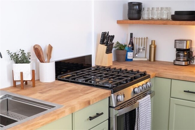 Building Photo - 34 Farewell St