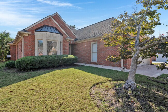 Building Photo - 310 Willow Crest Ln