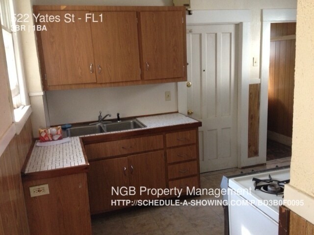Building Photo - 522 Yates St
