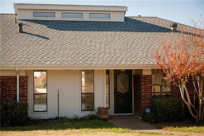 Building Photo - 2728 Gainesborough Dr