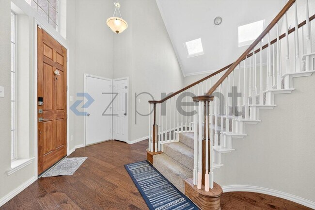 Building Photo - 909 Parker Dr