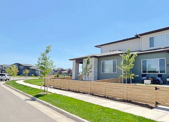 Foto del edificio - 5795 Champlain Dr