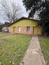 Building Photo - 1909 E Stassney Ln