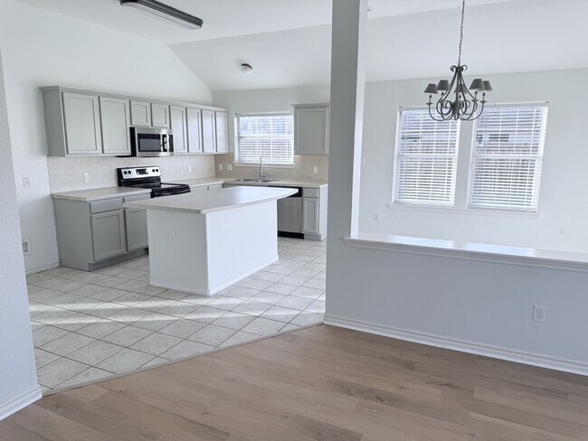 Building Photo - 2301 Tropical Wind Dr