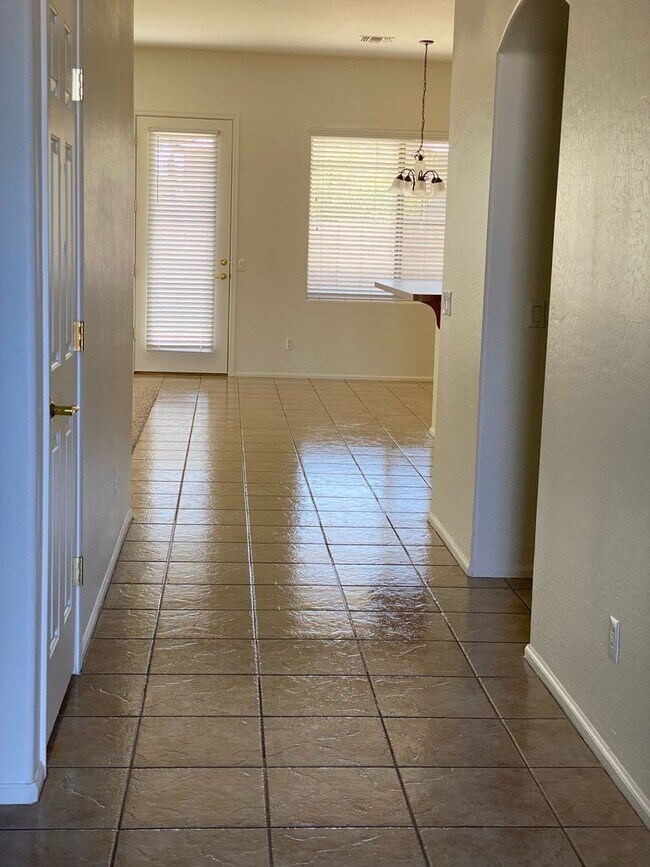 Building Photo - BRAND NEW CARPET AND PAINT, COMMUNITY POOL RANCHO EL DORADO