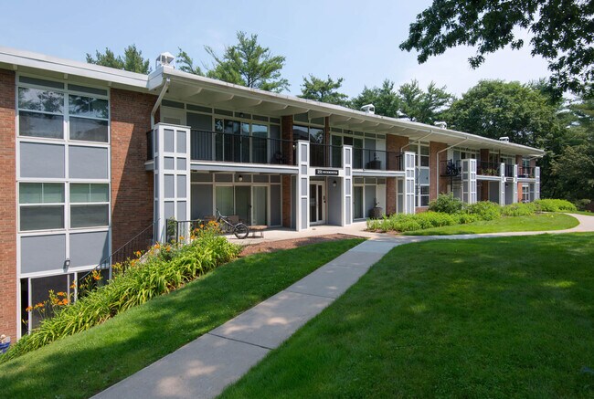 Building Photo - 625 Walpole St