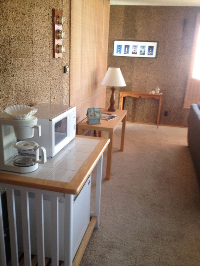 Microwave - 615 S Irena Ave