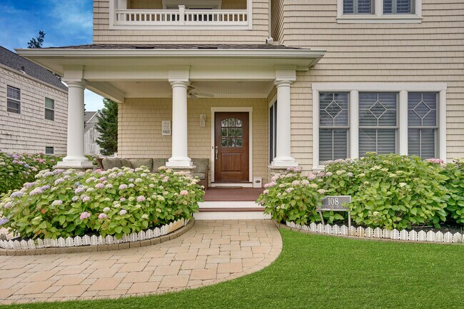 Building Photo - 108 Neptune Pl