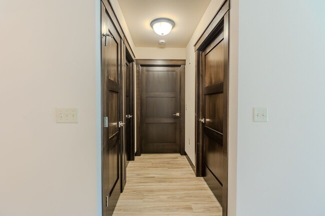 Building Photo - 1157 St Andrews Dr