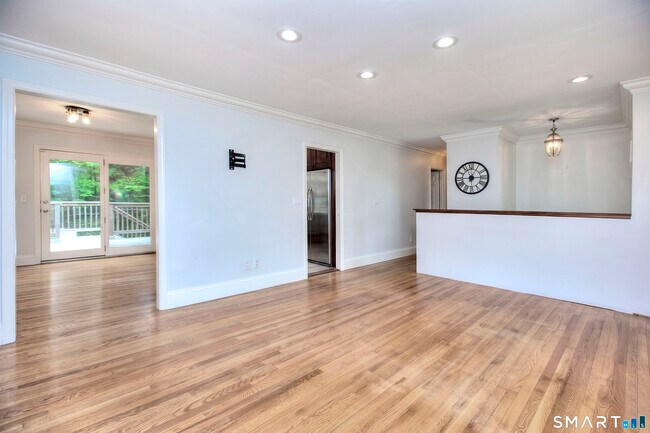 Building Photo - 350 Bennetts Farm Rd