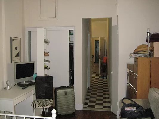 Building Photo - 302 W 105th St