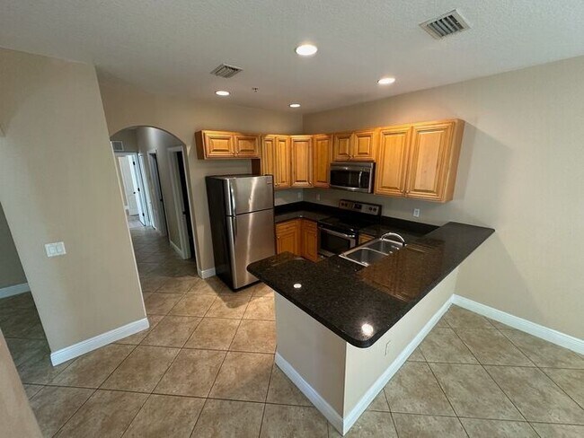 Foto del edificio - Beautiful 3 bed 3 bath town home