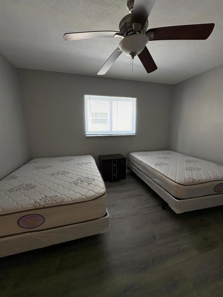 Building Photo - 102 Stratford N