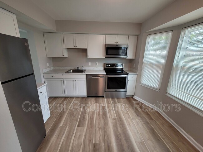 Foto del edificio - 6002 Edgelake Dr