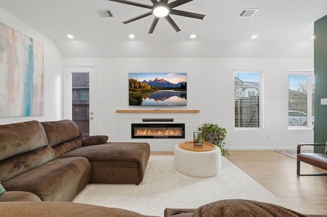 Foto del edificio - 4910 Shore Arbor Ln