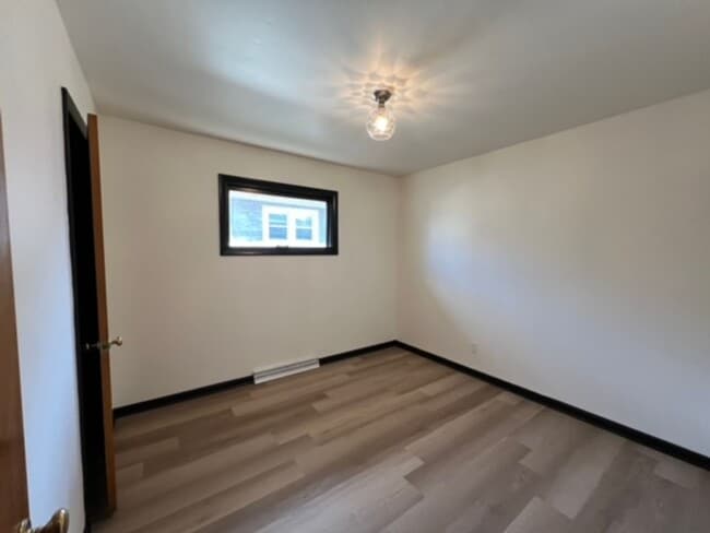 Building Photo - Spacious 2 Bed / 1 Bath Near Downtown Urbana with Garage