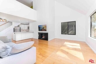 Building Photo - 950 Kings Rd