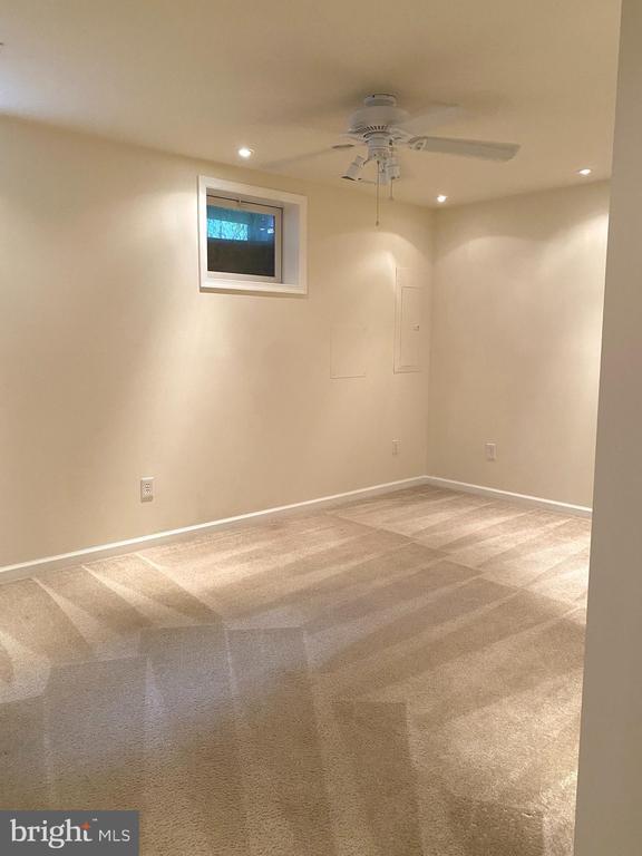 Building Photo - 65 Sire Way