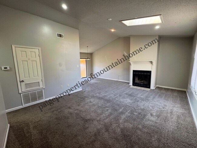 Foto del edificio - 605 Cooper Estates Dr