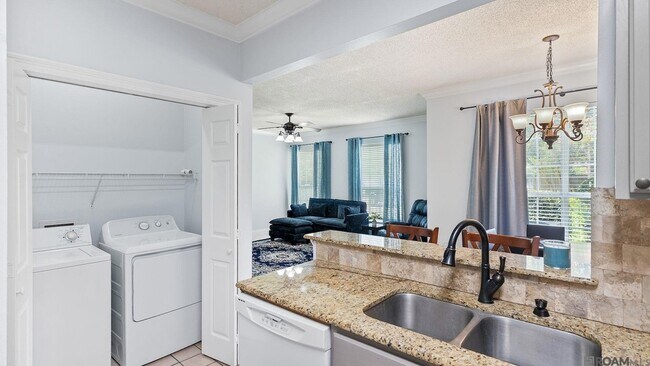 Foto del edificio - 4464 Highland Rd
