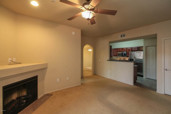 Building Photo - 2550 E River Rd