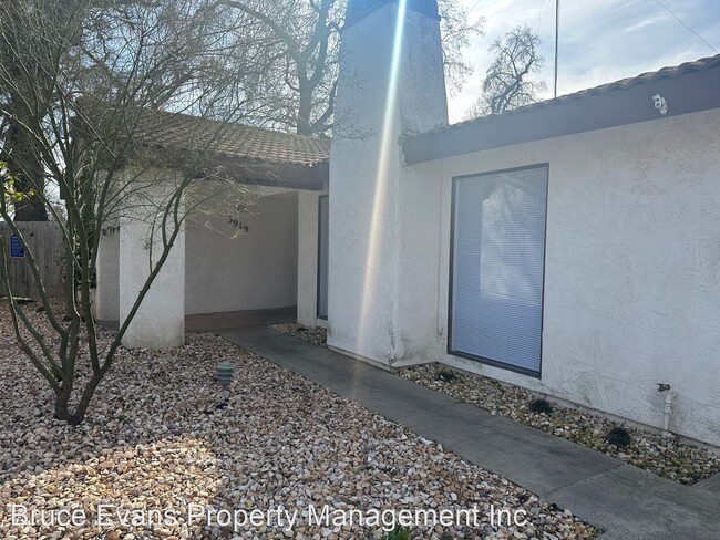 Building Photo - 2 br, 2 bath House - 3919 W. Hillsdale