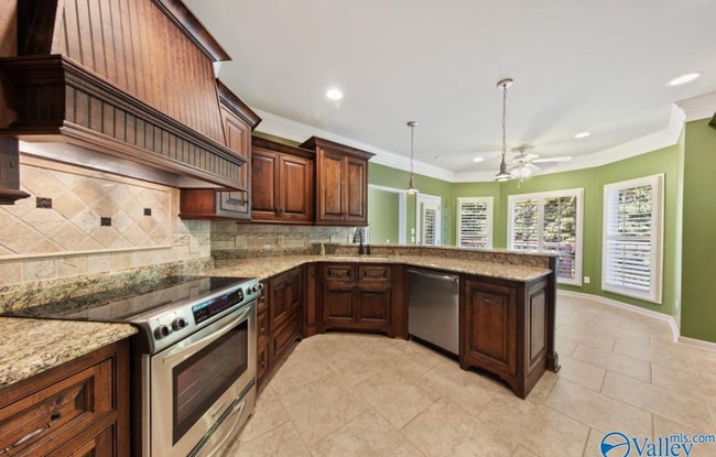 Building Photo - 104 Elm Cove