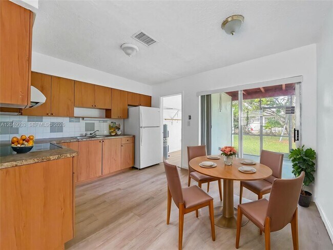 Foto del edificio - 1725 NW 54th Terrace