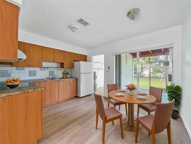 Building Photo - 1725 NW 54th Terrace