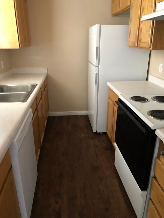 Building Photo - 664 N 2720 E